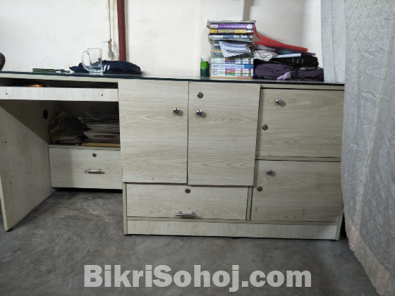 কম্পিউটার টেবিলের সাথে পড়ার টেবিল